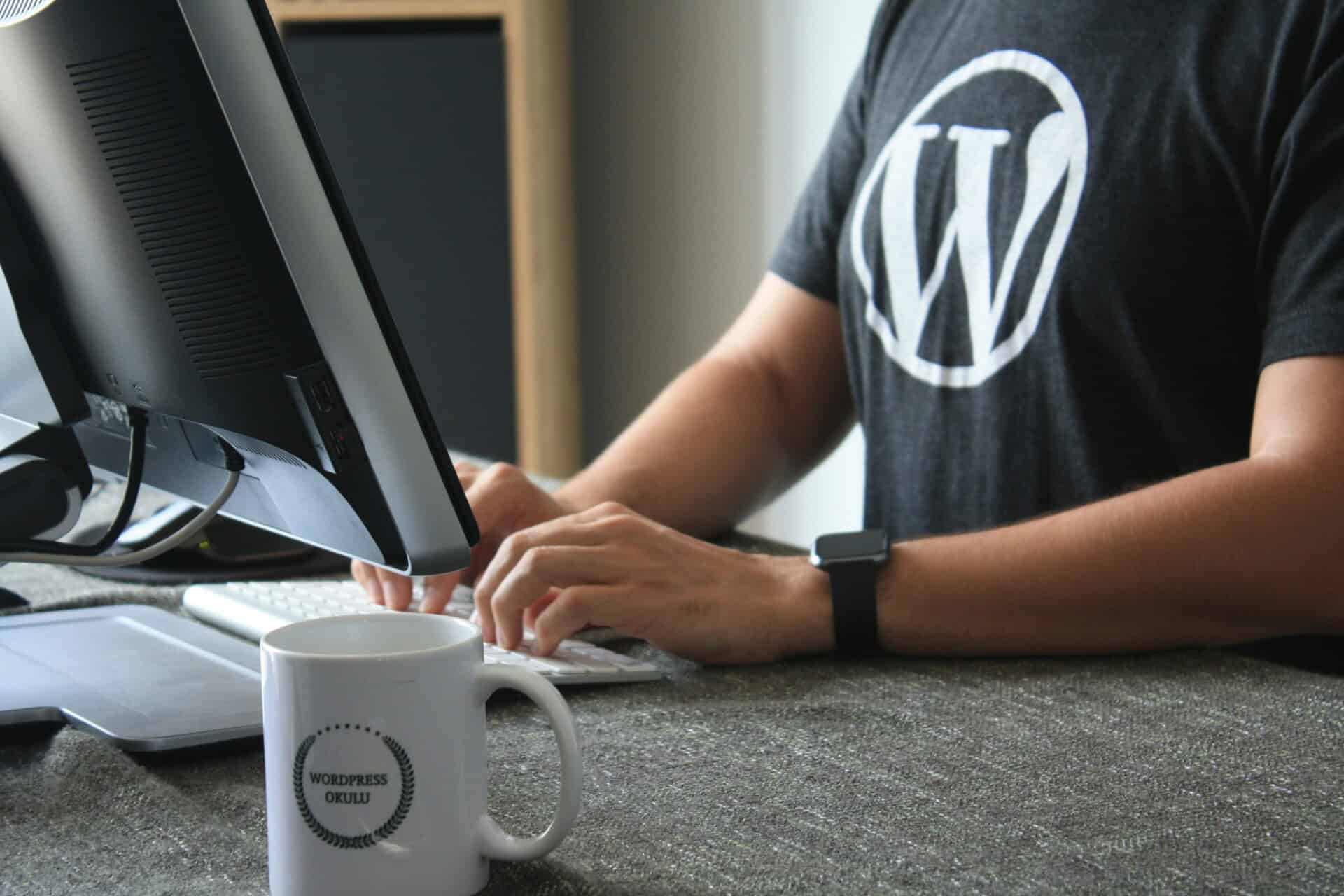 fikret-tozak-Zk–Ydz2IAs-unsplash person in black and white t-shirt using computer